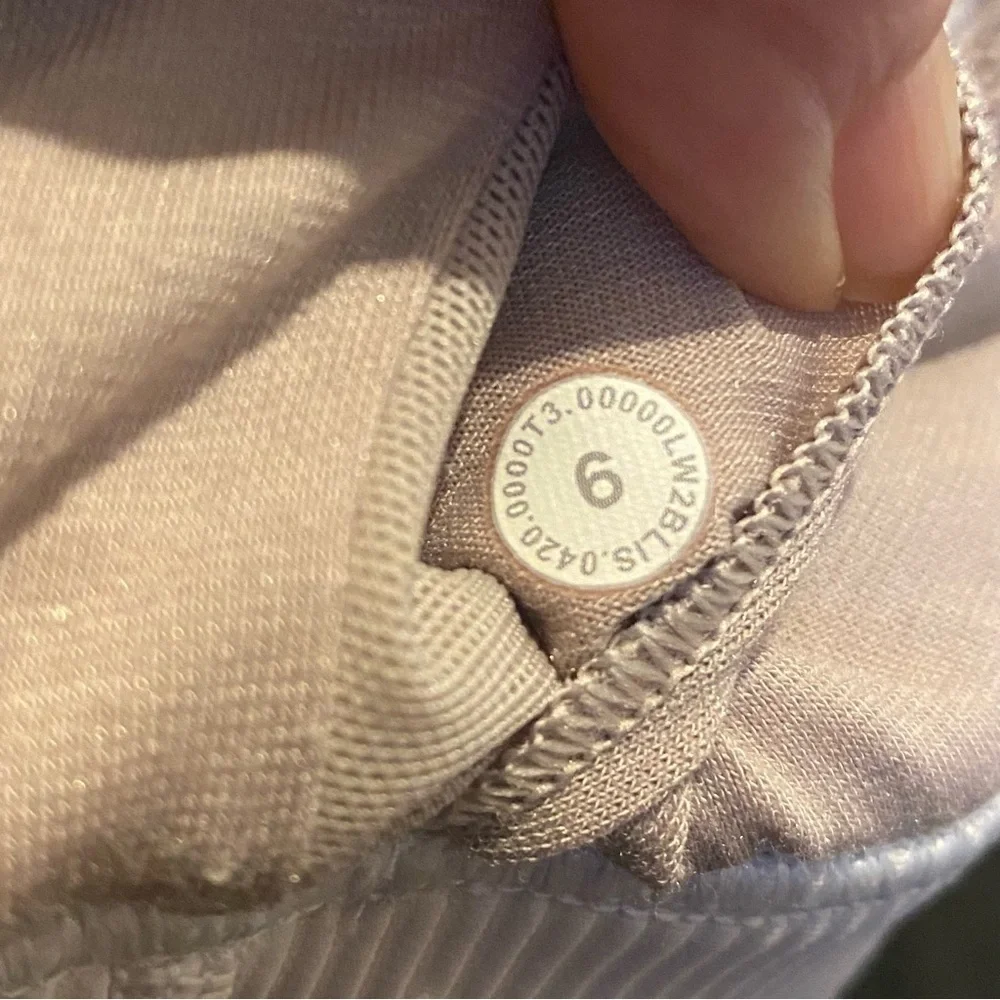 LULULEMON Women White Ribbed Criss Cross Back Sports Bra Size 6